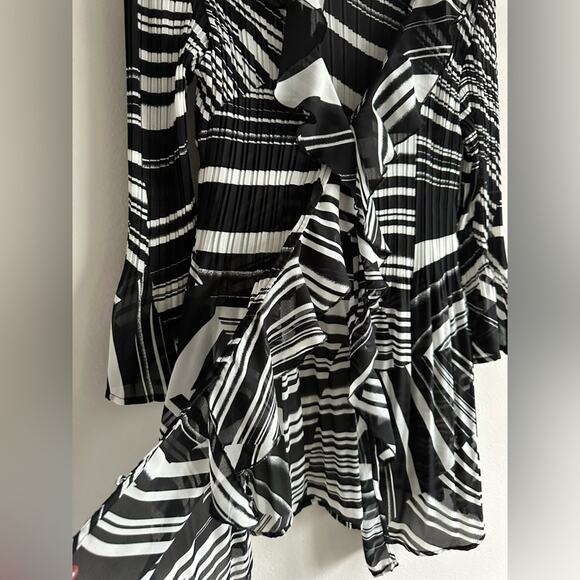 Sunny Leigh Y2K Open Front Black & White Ruffle Tunic Top | Bell Sleeve Size L - Picture 3 of 7